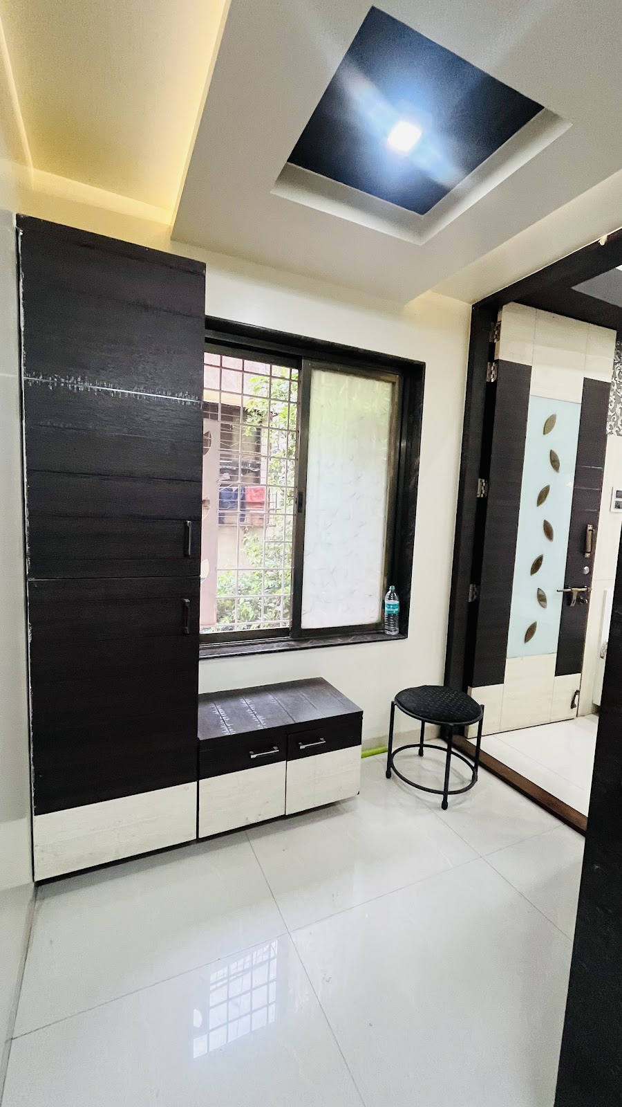 Designer Room with False Ceiling Cove Lights & Wardrobes