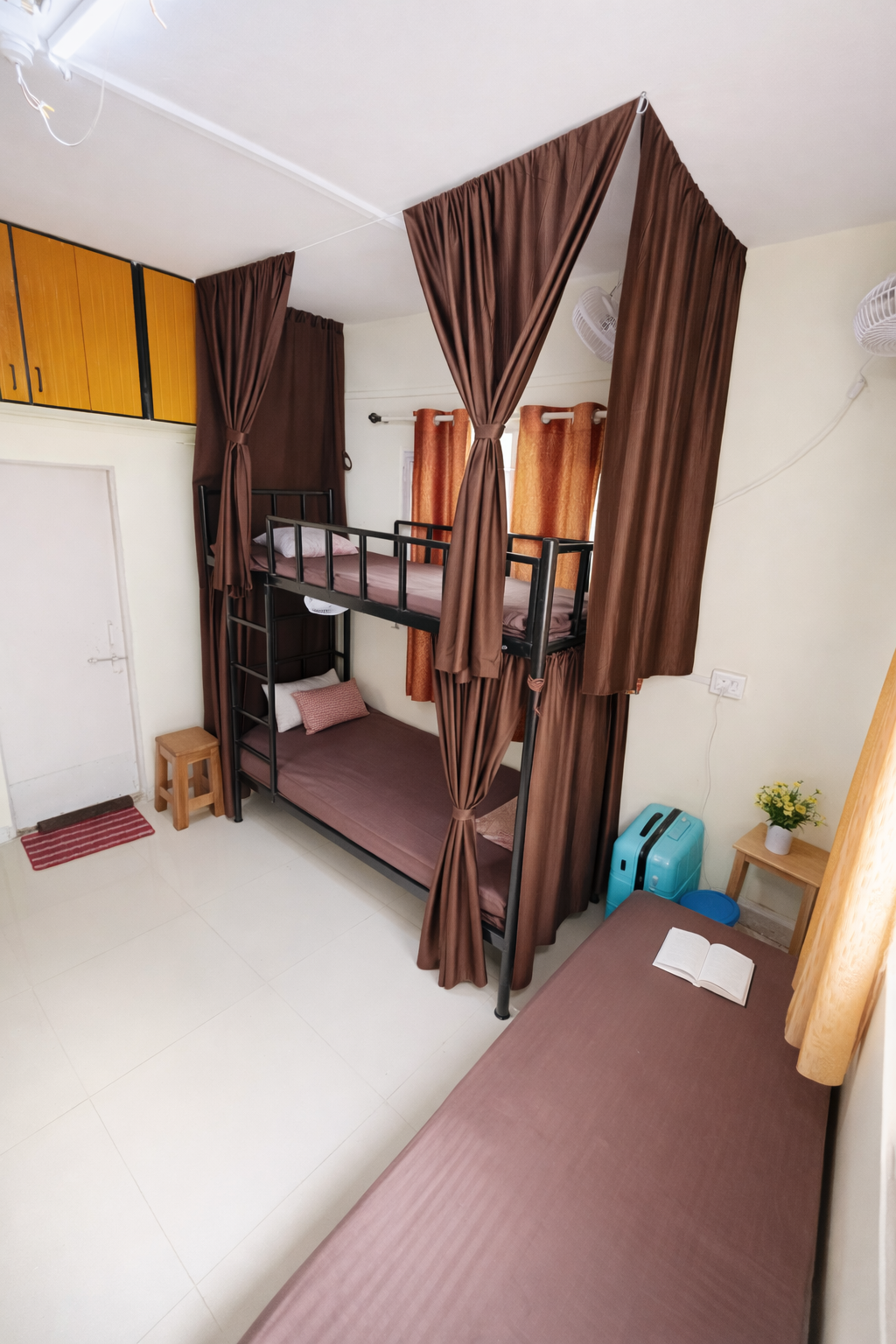 3-Bed Room Setup with Overhead Luggage Lofts